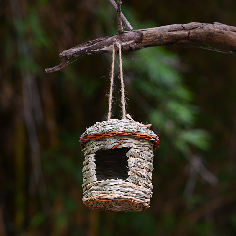 Straw bird's nest A hand-woven garden ornament for a generation bird's nest,Hand-woven bird nest hibiscus grass bird cage pet gardening