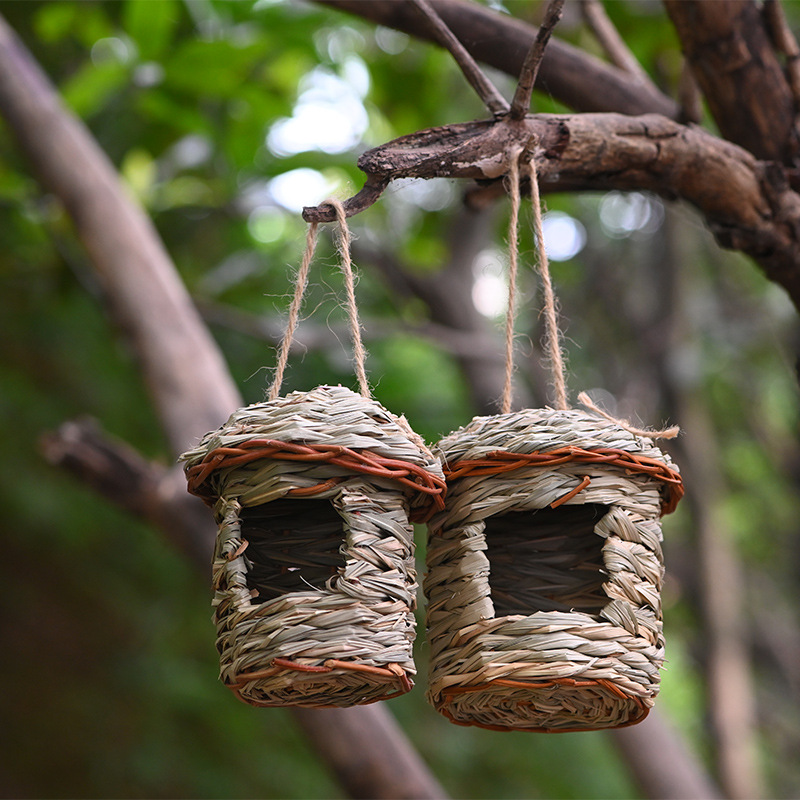 Straw bird's nest A hand-woven garden ornament for a generation bird's nest,Hand-woven bird nest hibiscus grass bird cage pet gardening