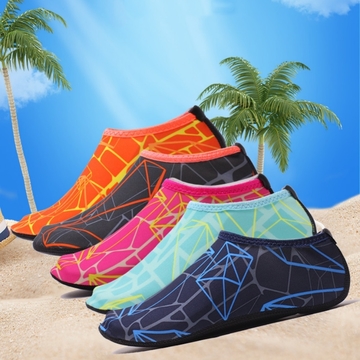 1 Pair Of Quick-Dry Beach Socks With Soft Sole For Snorkeling, Swimming, Boating, Hiking, Surfing - Breathable And Lightweight (Size May Run Small, Mind Order A Size Up)