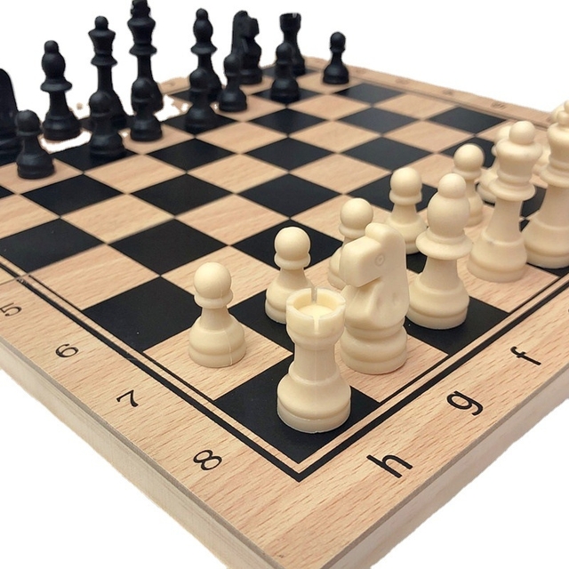 1set Three-In-One Wooden Chess Set, Including Solid Wood Chess Pieces And Folding &amp; Portable Game Board, Intellectual Toy,Adult Party Games Suitable For Halloween/Christmas/Thanksgiving