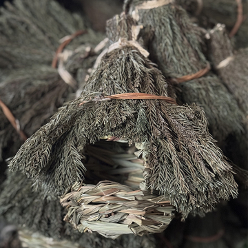 Straw bird's nest A hand-woven garden ornament for a generation bird's nest,Hand-woven bird nest hibiscus grass bird cage pet gardening