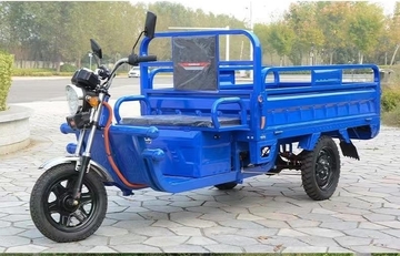 The new three-wheeled motorcycle fuel household agricultural cargo cargo area Shenshuileng export gasoline three-wheeled vehicle